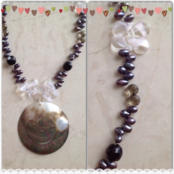 🎉HP🎉✨ Cultured Pearls with Large Shell Pendent✨ - Picture 3 of 4