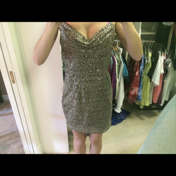 Dress - Picture 3 of 4