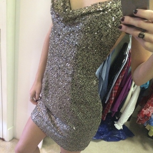 Dress - Picture 4 of 4