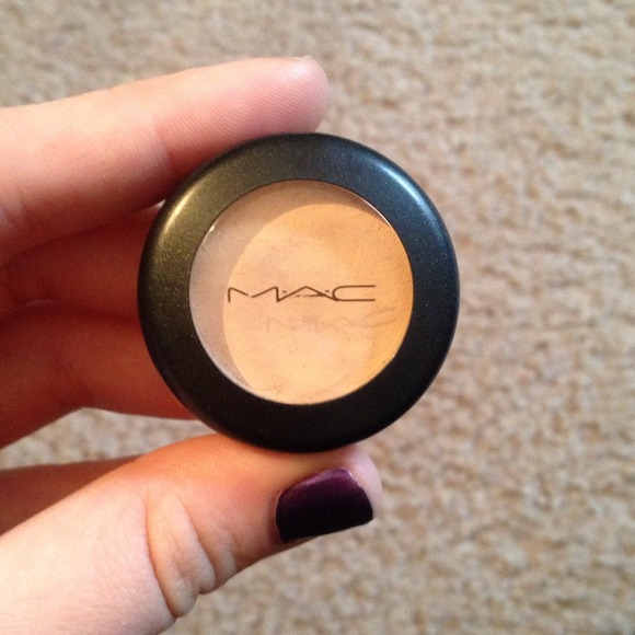 MAC concealer