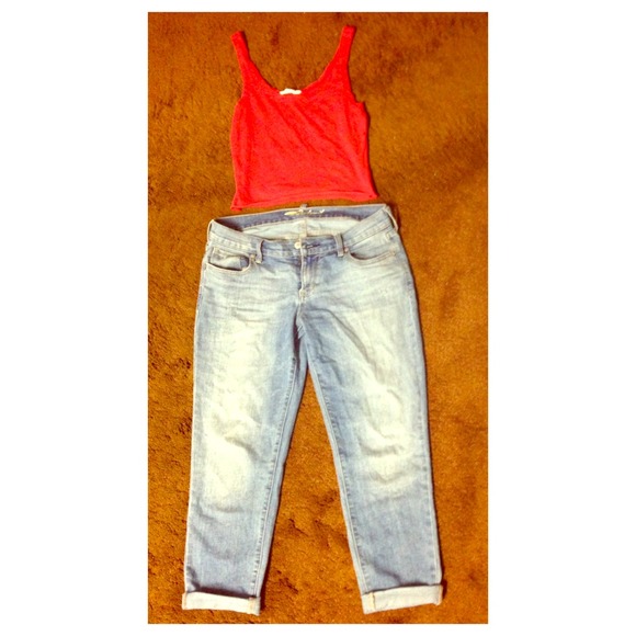 Boyfriend jeans Old Navy.