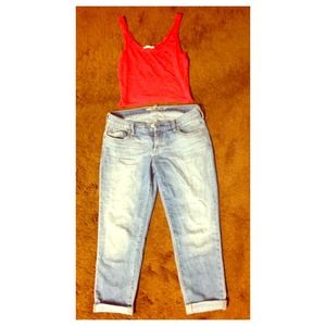 Boyfriend jeans Old Navy.