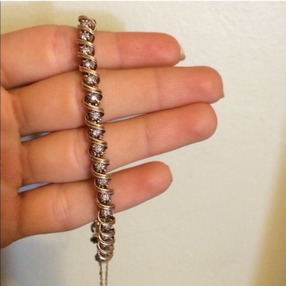 Traded REAL GOLD AND DIAMOND TENNIS BRACELET - Picture 1 of 3