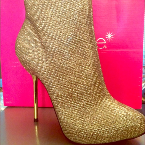 Shoedazzle Elisabeth Champagne Bootie PRICE FIRM