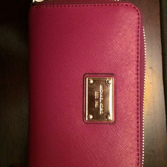 Michael Kors IPhone wallet