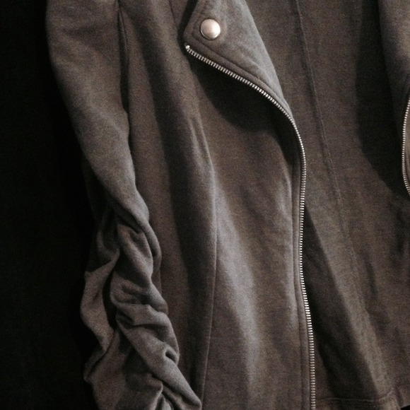 ⚡️Grey Rouched Sleeve Jacket - Picture 2 of 3