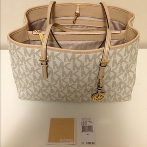 Michael Kors Jet Set Tote (Vanilla)