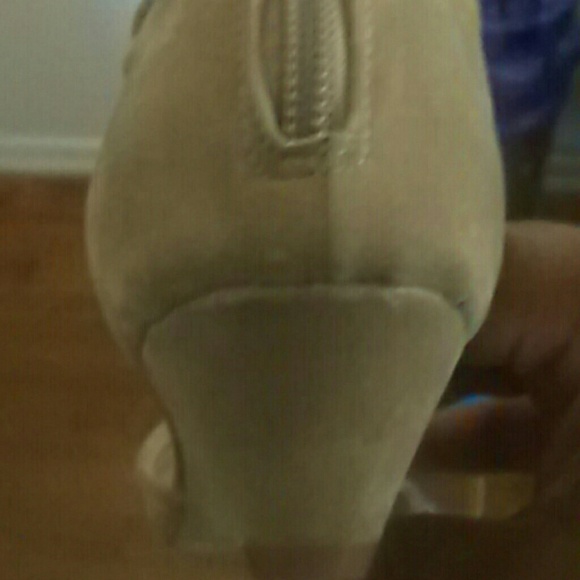 Shoes - Picture 3 of 4