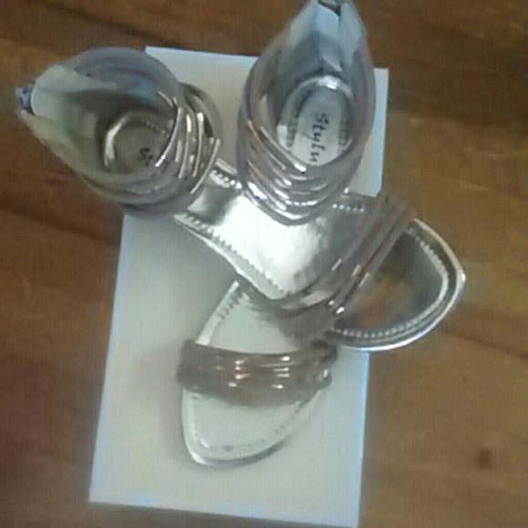 Shoes - Picture 4 of 4