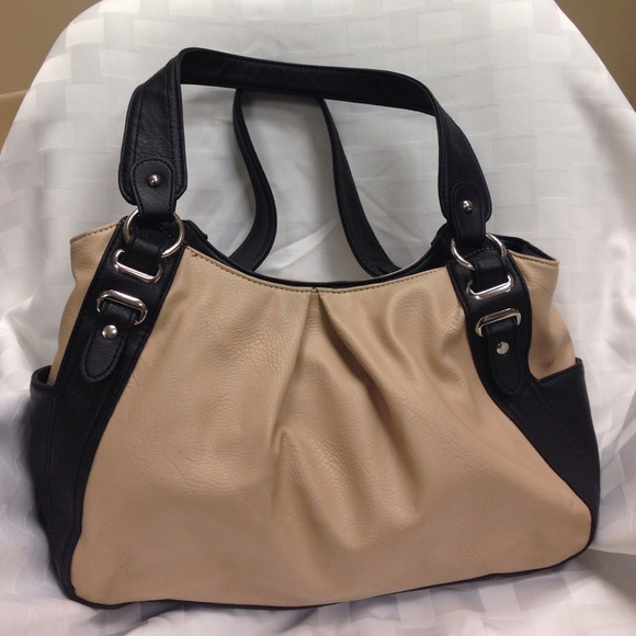 ⬇️REDUCED⬇️ Nude & black Apt. 9 purse