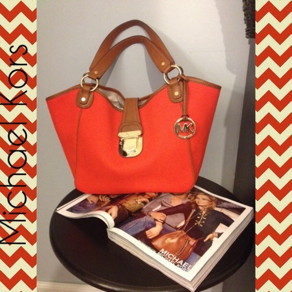 Michael Kors Handbags - Charlton Shoulder Bag Tote