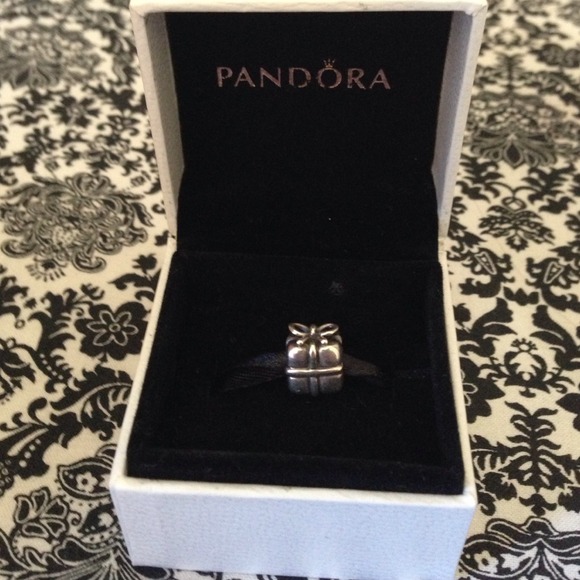 Pandora Gift Box Charm