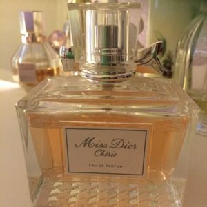 Miss Dior Cherie perfume