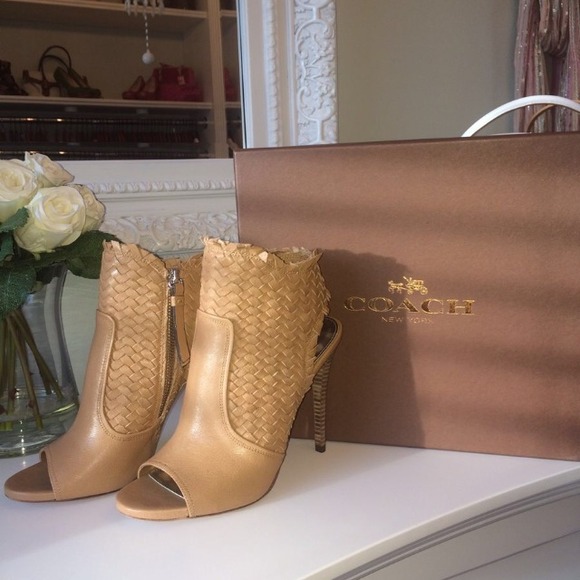 NIB COACH Leather Julie Stiletto Heel - Picture 2 of 4