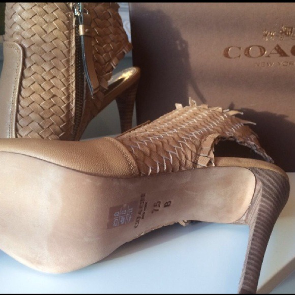 NIB COACH Leather Julie Stiletto Heel - Picture 3 of 4
