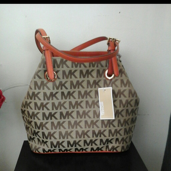 Michael Kors Handbags - MK jetset grab bag