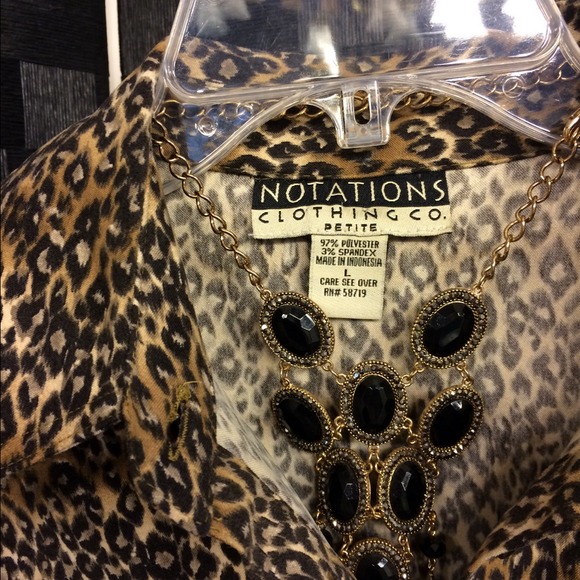 Sale!💥Great animal print shirt is thick material. - Picture 4 of 4