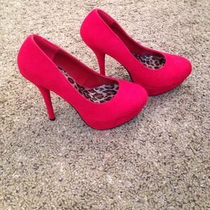 Red pumps
