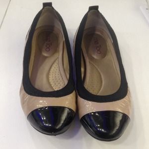 Black and Tan Flats!