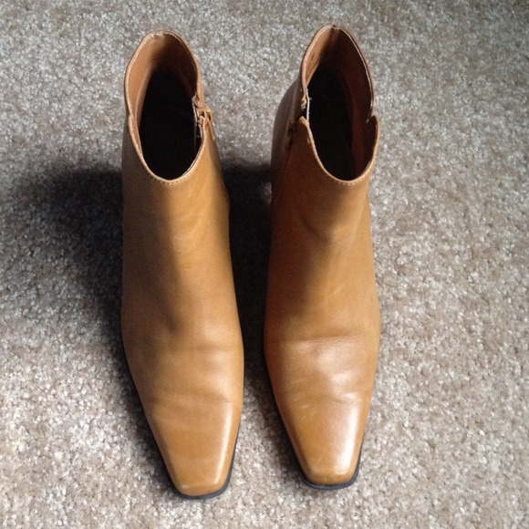 Leather mustard colored ankle boots!