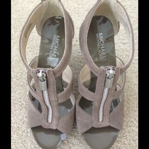 Michael Michael Kors Berkeley T-strap sandal