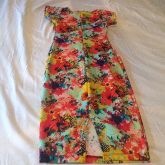 Flowered dress - Picture 2 of 2