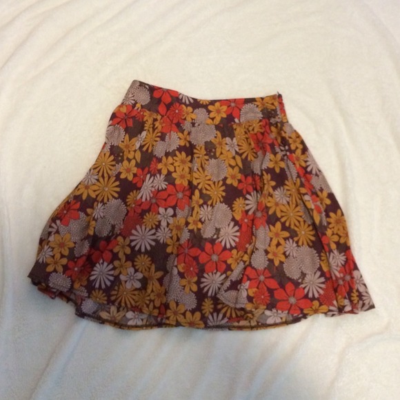 Beautiful floral skirt - Picture 1 of 2