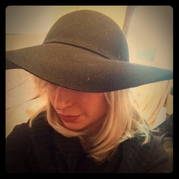 Floppy wool hat never worn