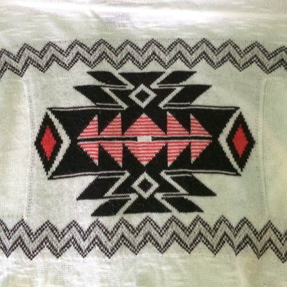 Knit tribal crop top - Picture 3 of 3