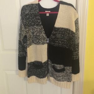 cozy forever 21 black and white zipper sweater
