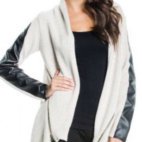 Sweater w/ zipper detail &leather sleeves