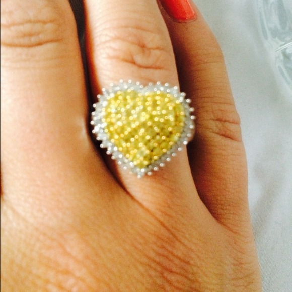Yellow & white sapphire ring 😃💍💎