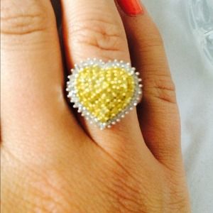 Yellow & white sapphire ring 😃💍💎