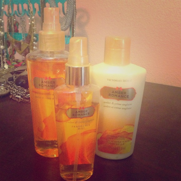 Set of Amber Romance body spray and lotion