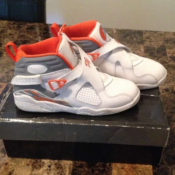 JORDAN 8 retro, like new, exclusive, size 2.5