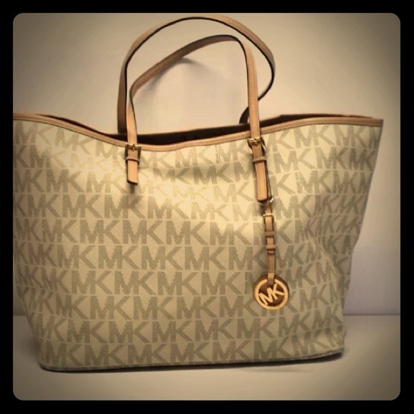 Michael Kors Vanilla Handbag!