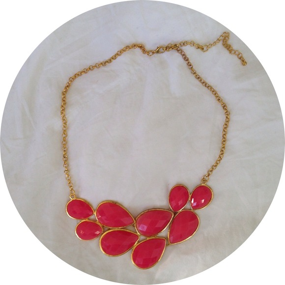 Pink bubble teardrop statement necklace