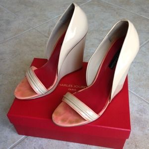 Nude patent leather wedges