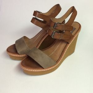 Dolce Vita Vida cognac wedges