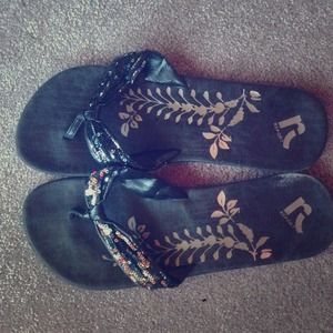 Report black sparkle flip flips size 10
