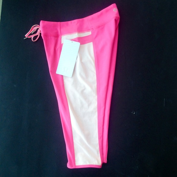 ❌SOLD❌ NWT Lululemon Heat it Up Yoga Crops - Picture 3 of 4