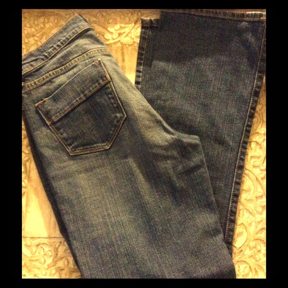 The perfect BOOT CUT JEANS FOR FALL!!!! 💖💖💖