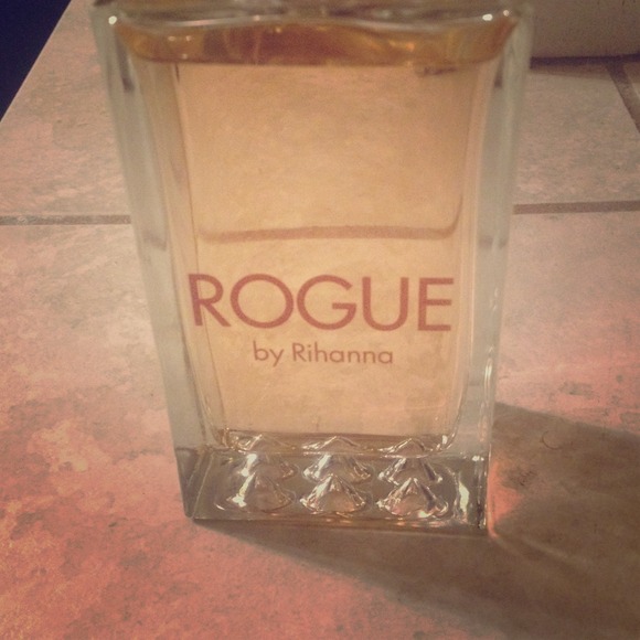 4.2 oz Rogue perfume by Rihanna