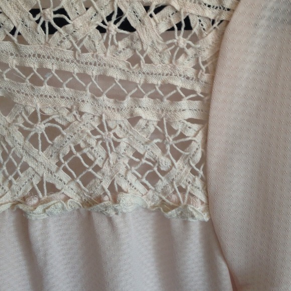 Blush Crochet top - Picture 2 of 2