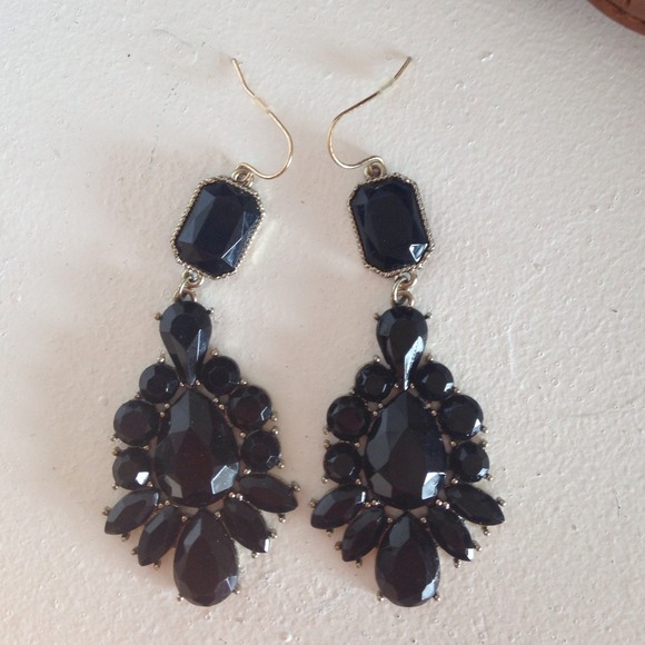 Black Earrings NEVER WORN - Picture 1 of 2