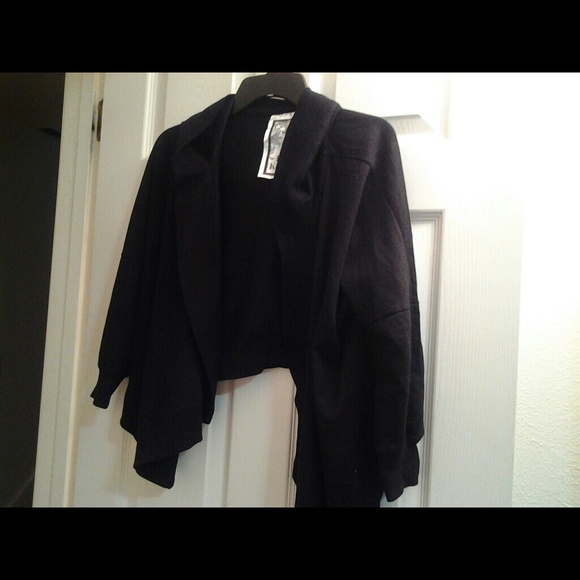 Black knit (short sleeve) cardigan