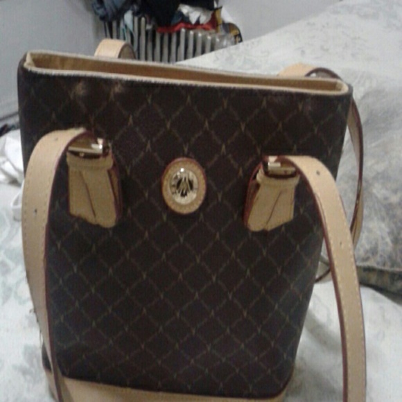 MAGNIFICENT  SHOLDER BAG