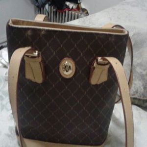 MAGNIFICENT  SHOLDER BAG