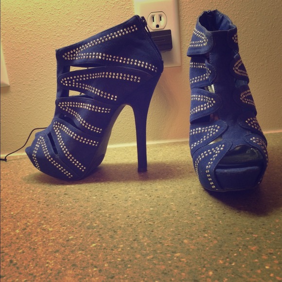 Size 8 Blue Studded Booties!