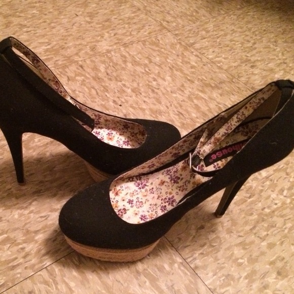 Brand new pumps. Never worn!